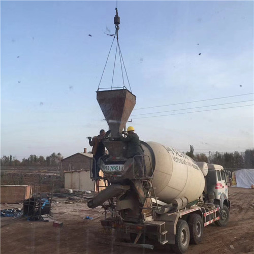 安乡县“精准瞄准”—— 吊车的 “定位导航” 技术