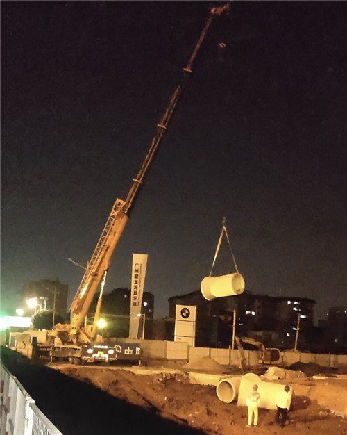 安乡县“弯臂矫正”—— 吊车的 “形变补偿” 技术